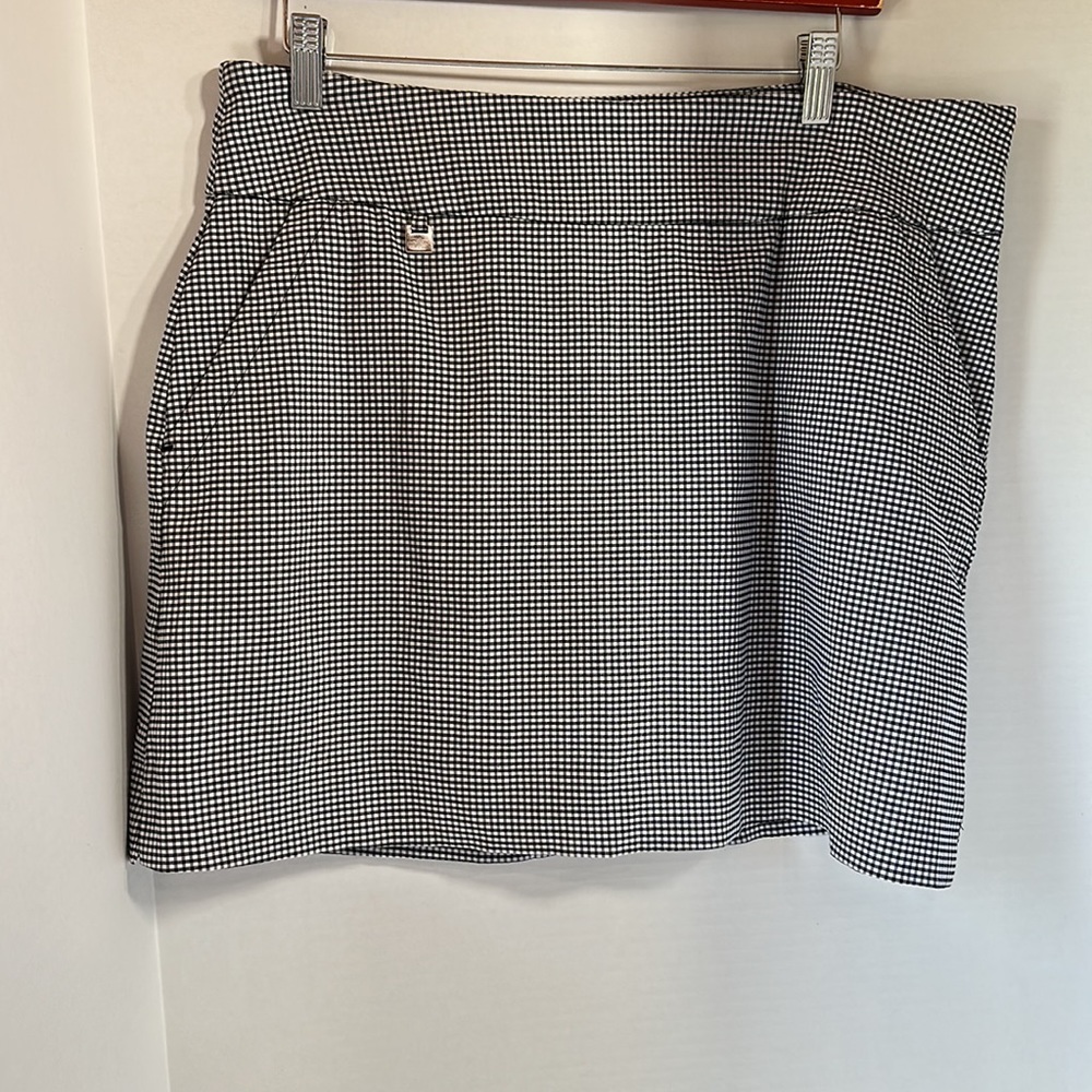 Peck & peck petite black and white gingham skort with pockets size 12 p checked